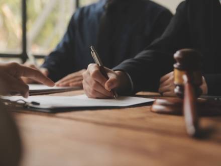 Falls Church, VA contract dispute attorney